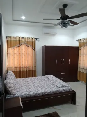 Chic 1-bedroom with AC and WiFi in awesome Lomé security agent  호텔