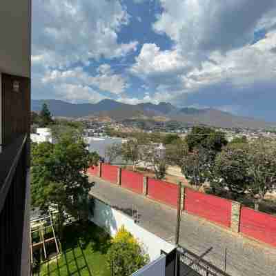 Exclusive and equipped 3 bedroom apartment.  10 minutes from downtown! Others