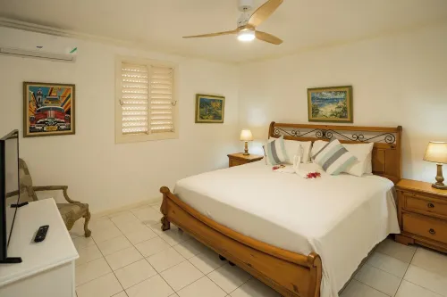 Relax and unwind at Casa Del Compadre in tranquil Silver Sands, Jamaica