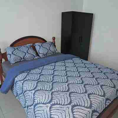 Charming Modern House In Residential Providence Hot-W/Wi-Fi/AC, Live/Secure Cam Rooms