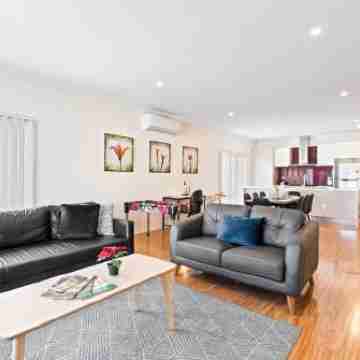 3BR 2 BTH No Stairs Aircon Big Athelstone Home Rooms