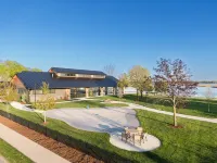 Water Escape; Hot Tub, River Views & Splash Pad