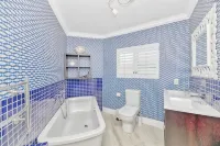 Luxury villa with ocean views in De Kelders Hotel a De Kelders