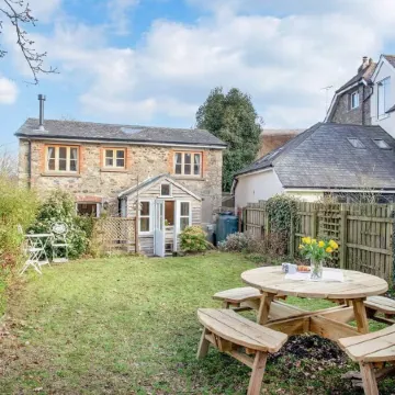 Escape to The Coach House, our picturesque and cosy cottage Отели в г. Окхемптон