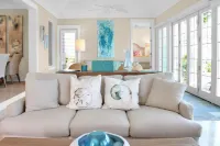 Waterfront House located in Schooner Bay, Abaco Hotels in Schooner Bay