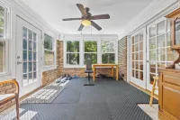 Spacious Buckhead Family Escape + Big Backyard
