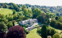 Burleigh Court Hotel فنادق في 