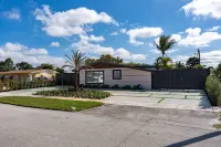 Charming 3-bedroom 3 Bath house in Miami Gardens with AC, WiFi Hotels near Wellness Center