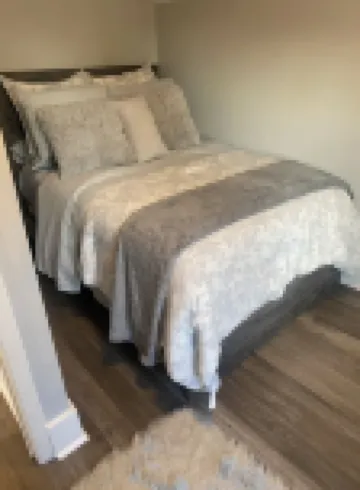 Katoray’s home is near to Allianz stadium, green line light railway , very quiet