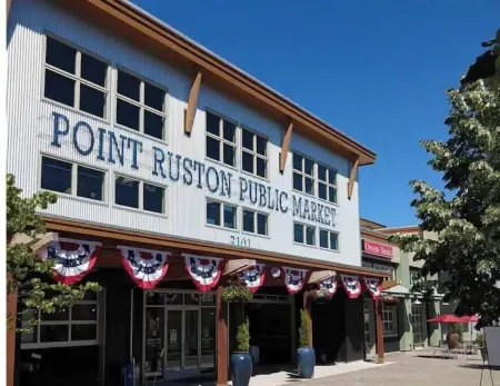 Stay near Point Defiance Park in our charming 1-bedroom cottage