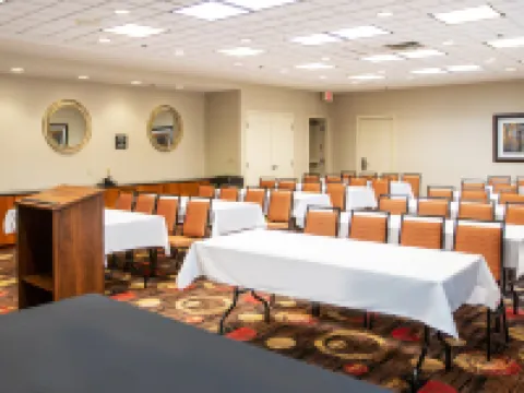 Hampton Inn Gloucester Hotels in Ware