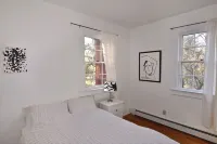 HUGE KITCHEN 4 Private Acres, 7 Min to Town, WiFi, AC, Fireplace