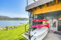 Lakefront Retreat w/ Kayaks, Paddle Boards & Deck! - parking