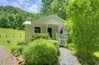 Best Getaway for 2 w/ Own Creek & Hot Tub - Wifi