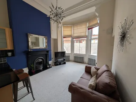 Charming Old Town Apartment Отели рядом со станцией Hull Train Station