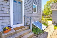 Mystic Refuge w/ Patio < 1 Mi to Downtown! - parking