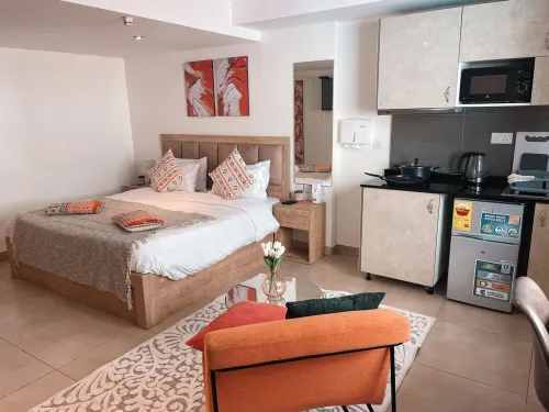 Charming Studio with pool close to Airport