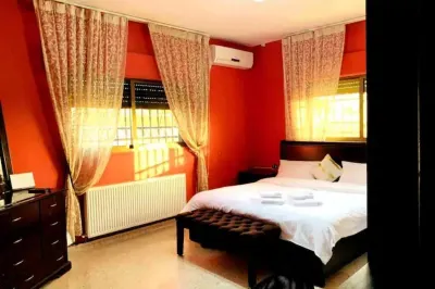 Laura’s Modern Stylish & Wide Villa Hotel a 