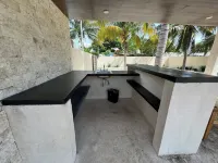 Cottage with large pool ideal for sharing with the family, 2 minutes from the beach.