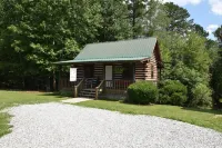 Cozy Pondside Cabin five minutes from Laurel Lake