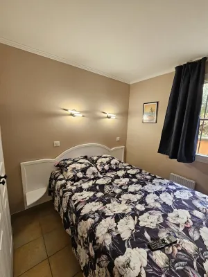 Appartement en rez de Jardin vue mer sur le Golfe de Saint Tropez