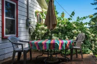 Cozy 2-bdrm, 3-season Adirondack cabin at tranquil Great Sacandaga Lake w/WiFi