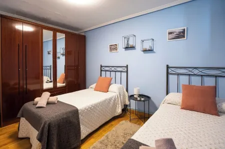 Village house with picnic area and fireplace. Отели в г. Вигера