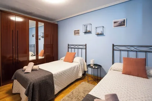 Village house with picnic area and fireplace. Hotels in Viguera