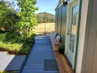 Charming 1-bedroom cottage in the country yet minutes to the 101 and downtown.