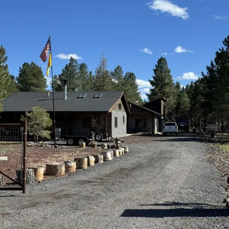 Cozy Cabin in the Pines!!! Close to the Polar Express, Grand Canyon, & Bearizona