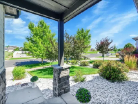 Modern 5Br/3BA Luxury Home,Movie Nights & Comfort Hotels in Evans