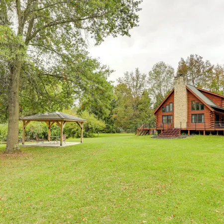 On-site Lake & Gazebo: Cabin in Yellow Springs!