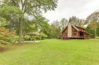 On-site Lake & Gazebo: Cabin in Yellow Springs!