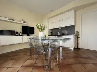 [I Laghi di Como] Apartment 7 People - LargeTerrace-3Rooms-2Bathrooms-1Kitchen Hotel a Erba