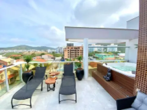 Art Home penthouse, sea view cinema property with jacuzzi, 90 meters from the sea.