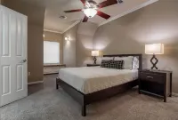 Large 5-bedroom house with WiFi, salt water pool, pool table and shuffle board!