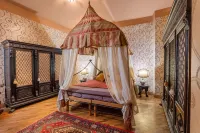 Downtown apartment of 180sqm offers WiFi a panoramic balcony.