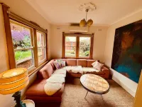 Arty Californian Bungalow Home in the Heart of Hobart Hotels in West Hobart