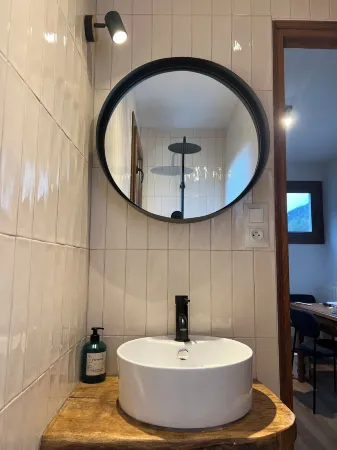 Quiet mountain apartment near ski resort Отели в г. Танэнж