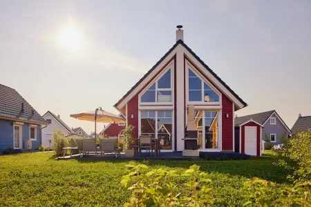 Schorfheide vacation home with whirlpool & eco-friendly energy included!