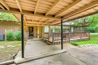 Restful Winnsboro Family Home Walk to Main Street - parking
