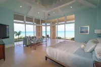 The Great House, Stunning 4-Bedroom Coastal Retreat with Panoramic Ocean Views Hotel a 