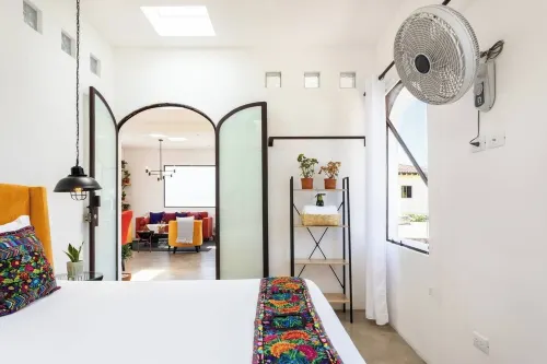 Acogedoras habitaciones con decoraciones y colores  a 15 minutos del parque.