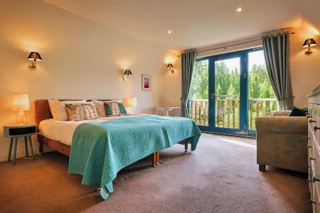 Glenardle Lodge - Riverside Highland Lodge w/ Hot Tub & Forest Views Отели в г. Блэргори энд Ратрей