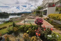 Cabin with jacuzzi, lake view and close to the Guatapé stone. Pet friendly