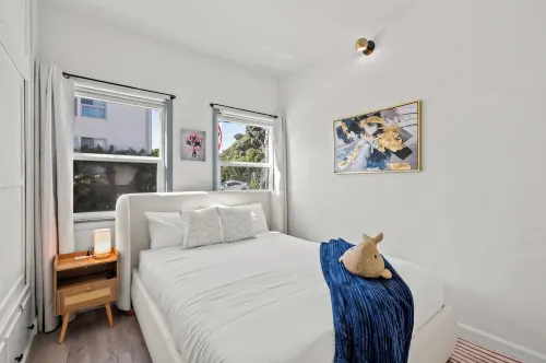 2BR Luxury Getaway 3 Mins to the Beach + Ocean Views