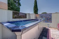 4-bedroom 3 bath modern house on Lakeridge golf course in Lubbock with WiFi, AC