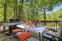 Hideout 4Br Retreat•Big Deck,Game Rm, Firepit,Fireplace•6Bikes•Kayaks•Golf•Pools