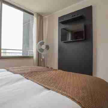 A2 Nice, Cozy, Stylish, 2D2B, Subway front door Rooms