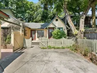 The Williams - luxe 2-bedroom cottage w/onsite parking in downtown Jacksonville Hoteles en Jacksonville